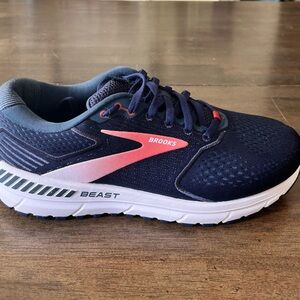 Mens Brooks Beast 20 size 10 wide